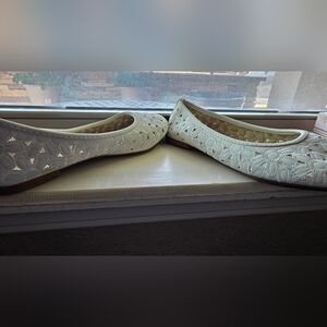 Belladia White Flower Flats Size 8 (39)